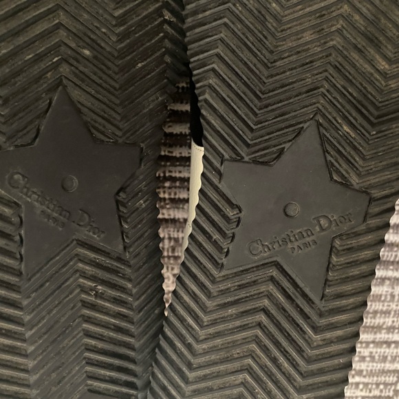 Dior Black/White Leather Diorun Sneakers Retails $1300 - Picture 9 of 13